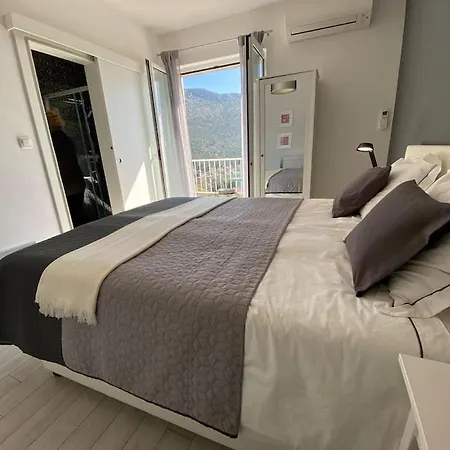 Ansay With Heated Swim Pool And Sea View 빌라 자톤